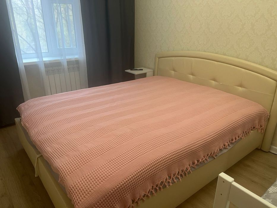Кровать без матраса