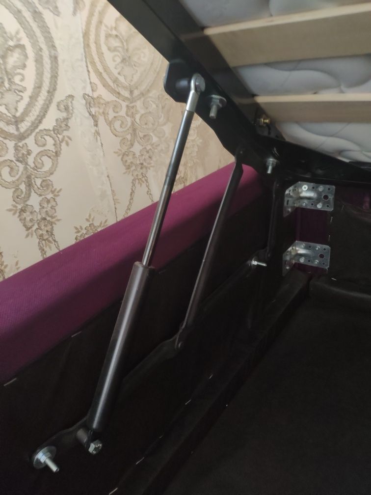 Vând pat tapițat matrimonial+ saltea ortopedică