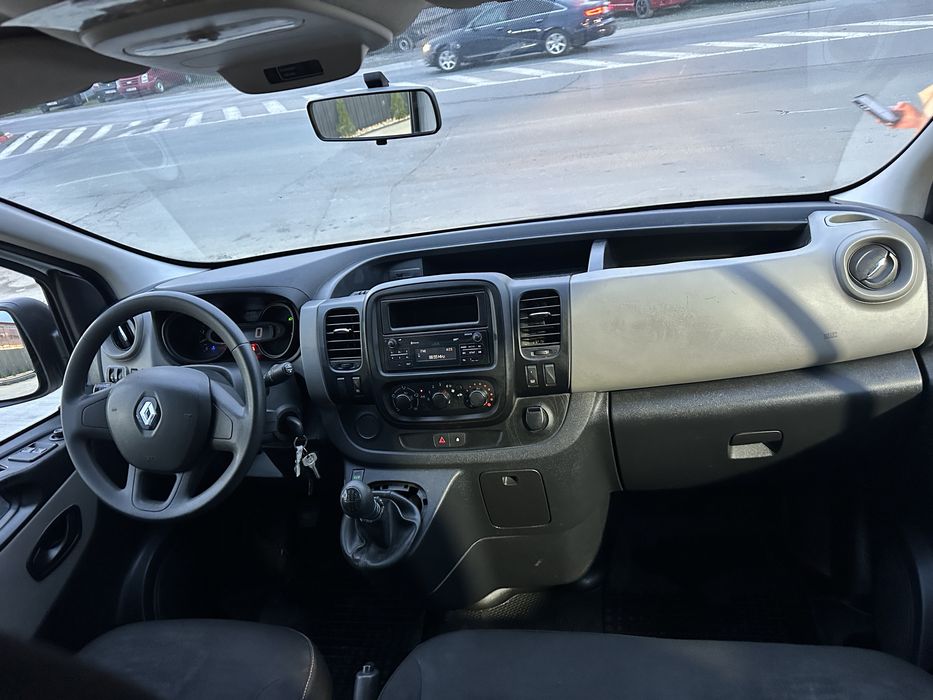 Ford/Renault Trafic/2017/8+1locuri/6+1Vit/Clima/Fiscal-9.990€