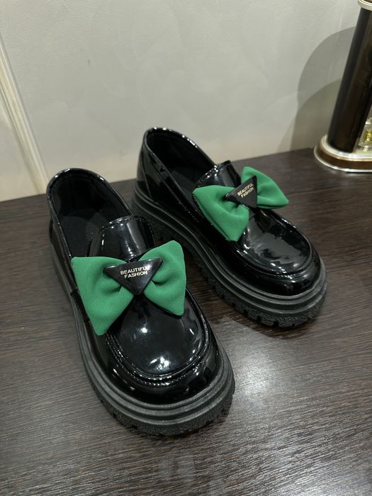 Продам новые туфли девчачьи 35 размер