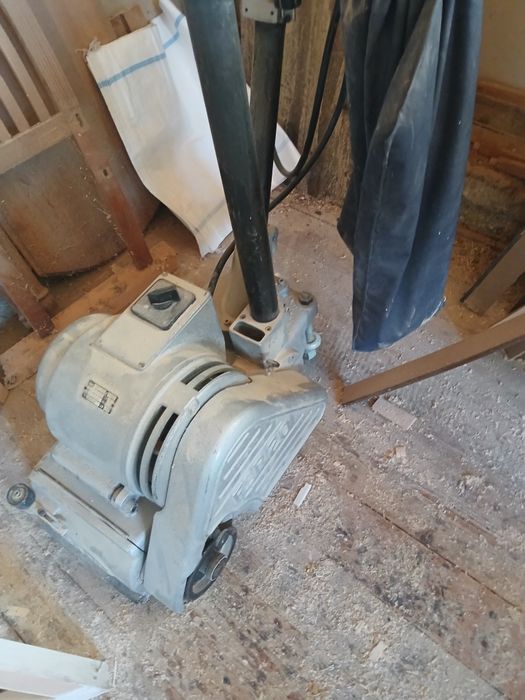 Masina slefuit parcet