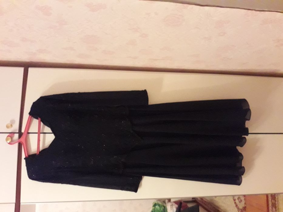 Черное платье и костюм двойка