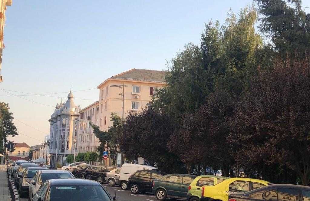 Închiriere garsonieră - English Parc