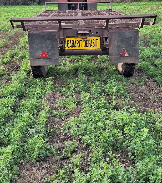 Se vinde platformă pentru cărat baloți