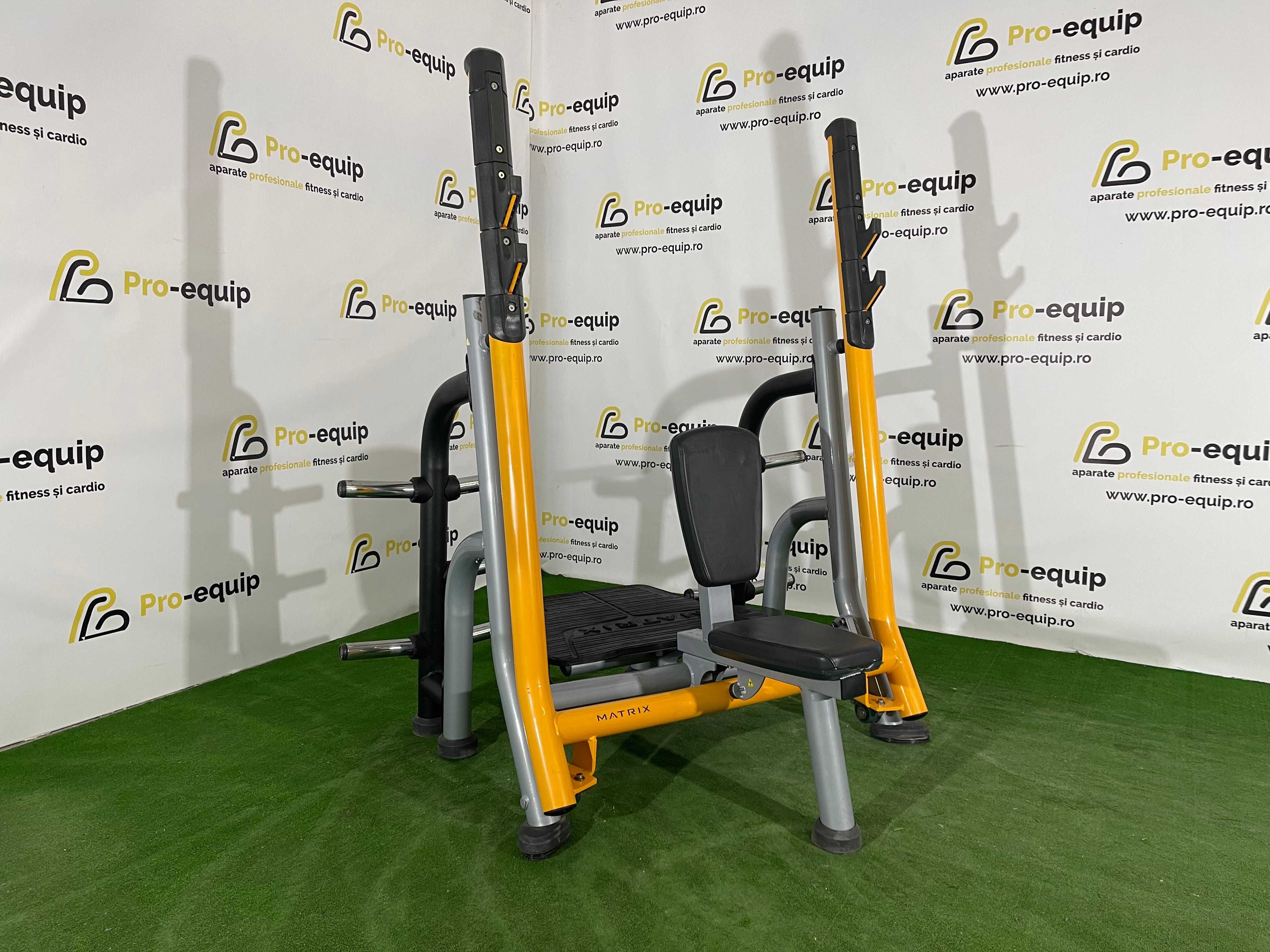 Aparat umeri Matrix, Technogym Fitness