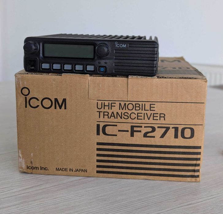 Statie ICOM Radio UHF IC-F2710 400 - 470 MHz Two-Way Radioamatori
