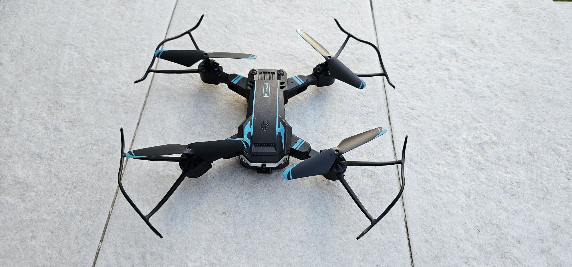 Vând drona neutilizata