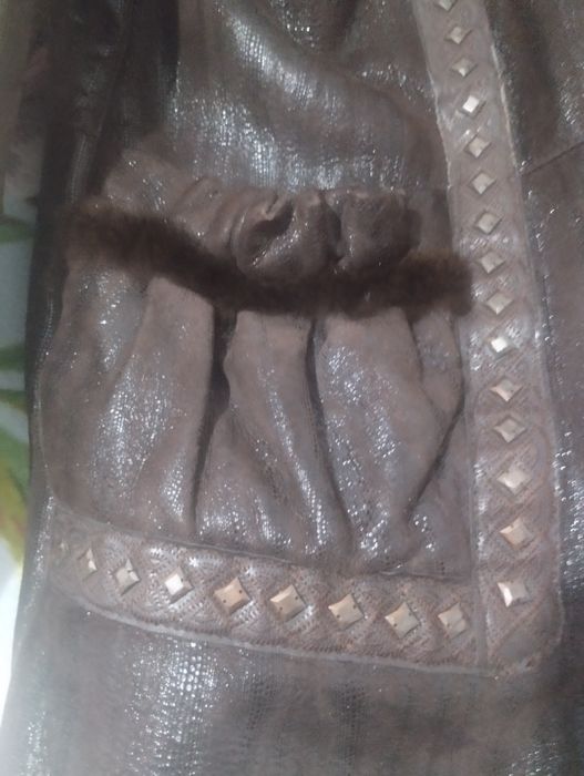 Демисезонная ,женская одежда,дублёнка укороченная в  отличном состояни