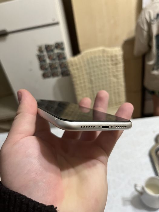 Айфон 11 идеал с коробкой все работает