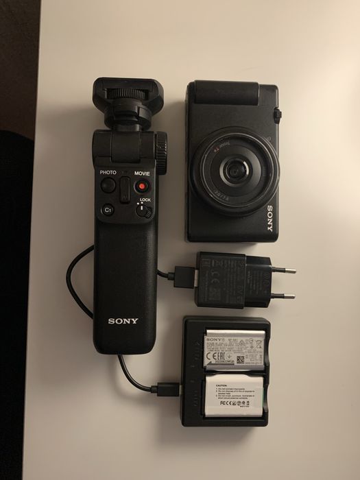 Дигитална камера Sony ZV-1F с трипод