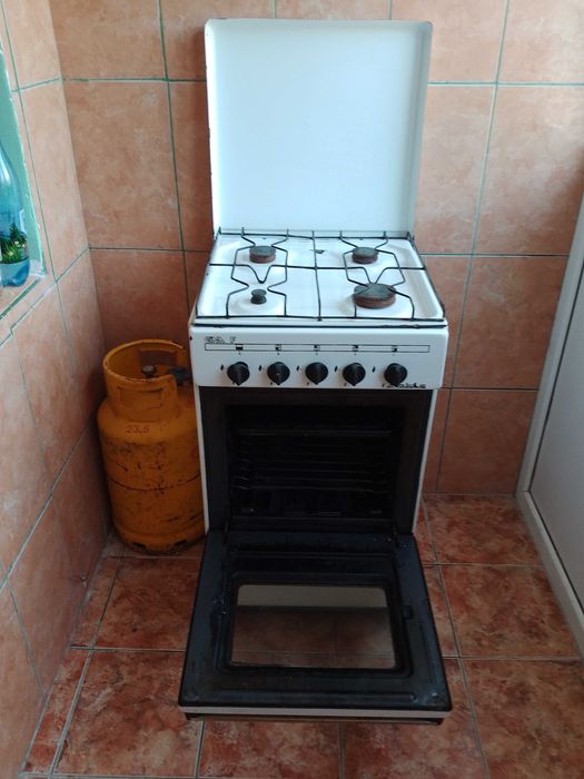 Aragaz Metalica SA pe gaz, cu 4 arzatoare si cuptor - butelie, butelii