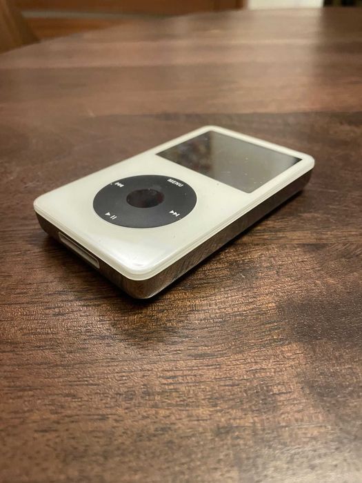 iPod Classic (5.5 Generation, Enhanced) 80 GB - perfect funcțional