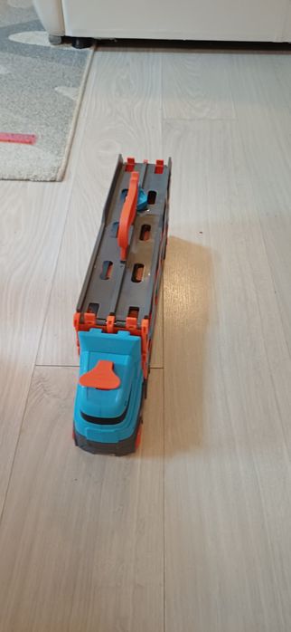 Hot wheels camion carator de mașinuțe 3 in 1