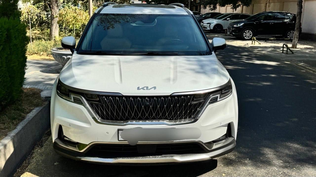 KIA carnival, 3,5  (белый, 2023 г, 64 тыс пробег)