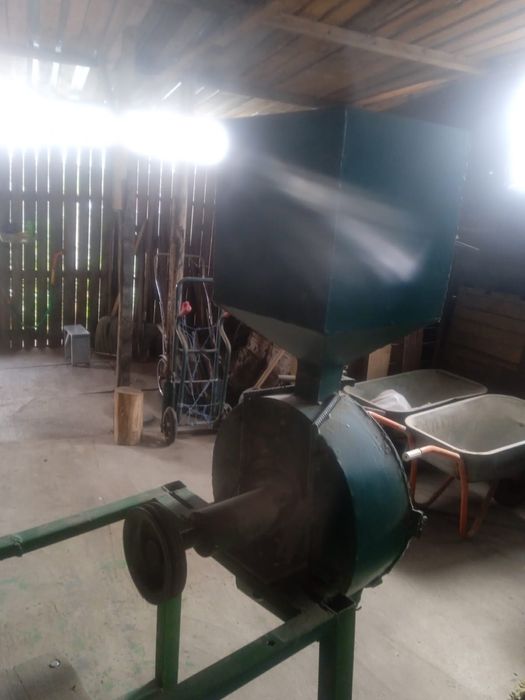 Vand moara pentru uroaie,capacitate1000kg/ora