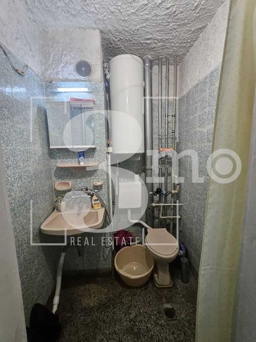 „3mo“  отдава под наем двустаен апартамент в ж.к. Сухата река