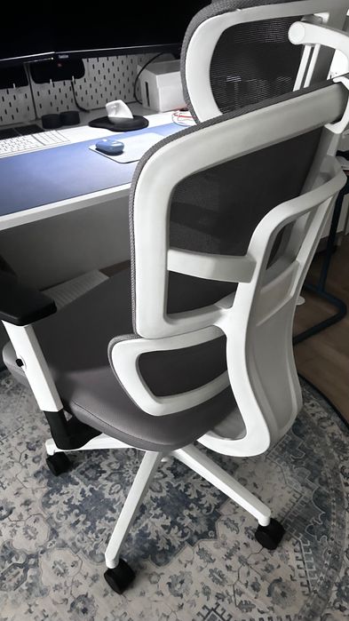 Работен стол Ergo white