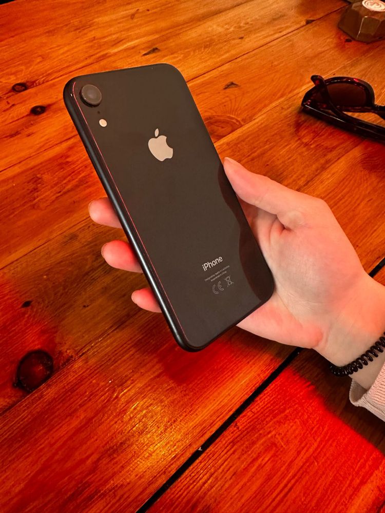 Продаю IPhone XR