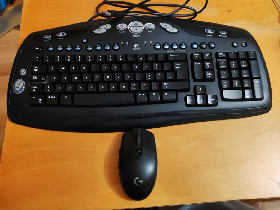 Mouse Logitech G305 + Tastatura Logitech Y-BN52