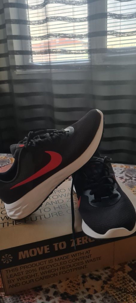 NIKE оригинални маратонки , размер 45 , НОВИ