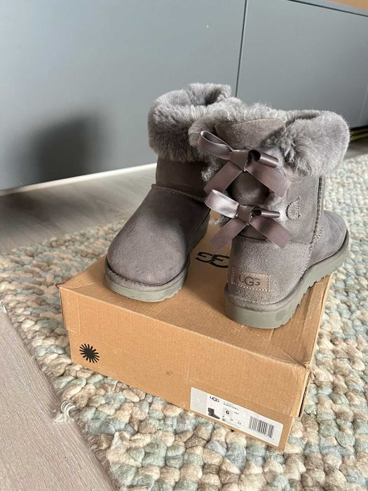 UGG - Cizme scurte de piele intoarsa