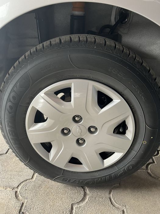 Шины с дисками Hankook 185/75/14 с колпаками от кобальта. Новые.
