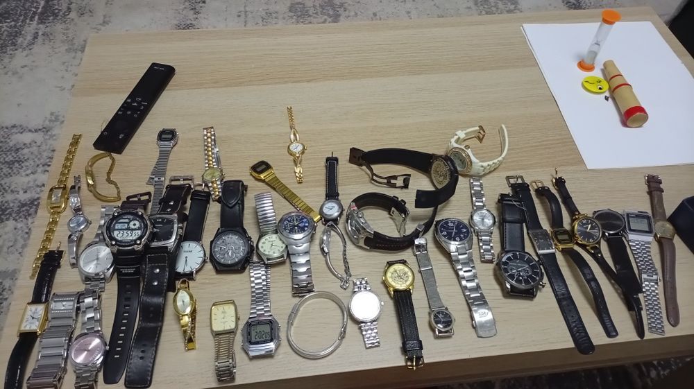 Vând ceasuri  bărbătești și dama