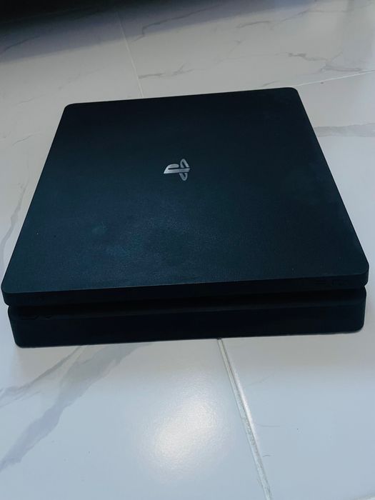 PS4 Slim 500GB-Готов за игра!