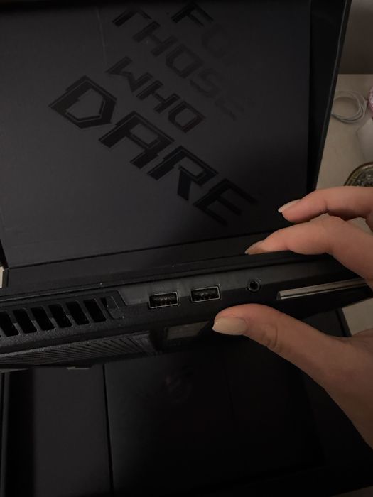 Laptop Gaming ASUS ROG Strix SCAR 15 RTX 3080 + Controller PS 5 CADOU