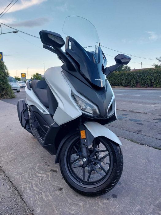 Honda Forza 350 2025 cu 2200 km