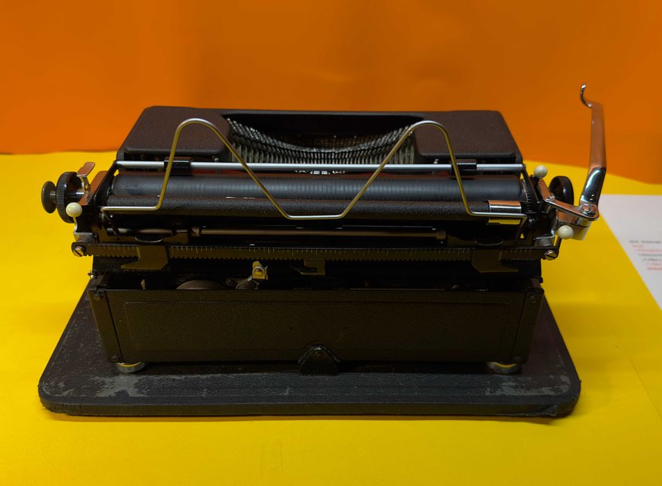 Пишеща Машина Olympia Латиница Топ Състояние Обслужена 1940 Година !