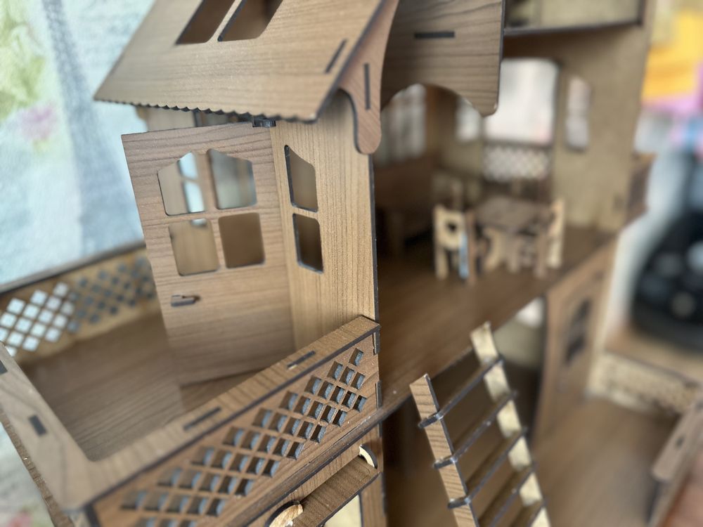 Продам игрушечный деревянный домик