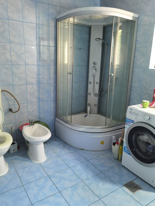 Primesc in gazda la casa