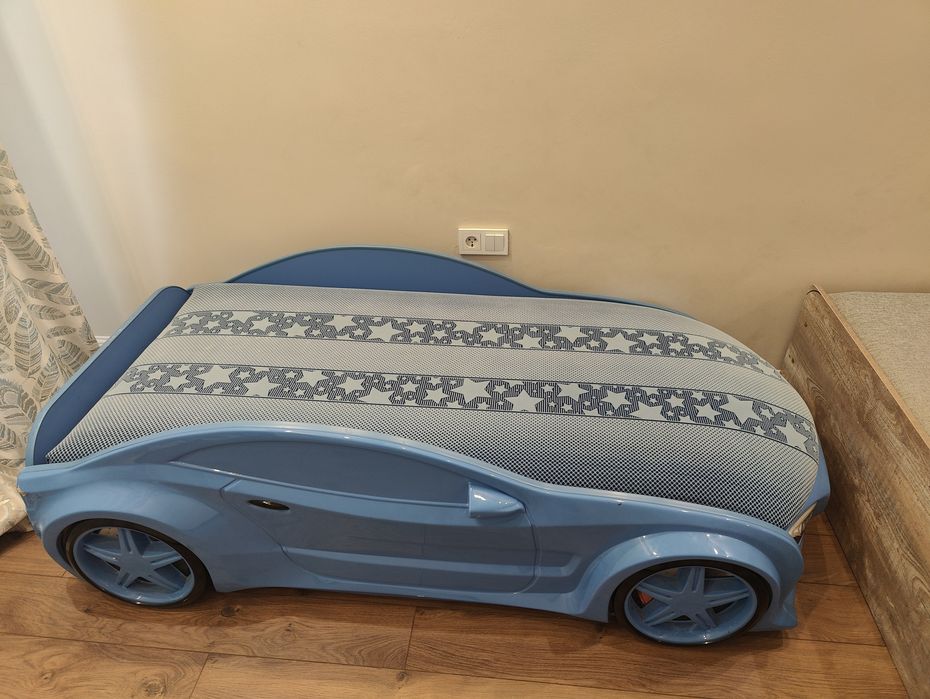 Детский кроват с подсветкой.