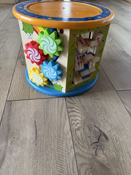 Cub educativ montessori cu activitati din lemn