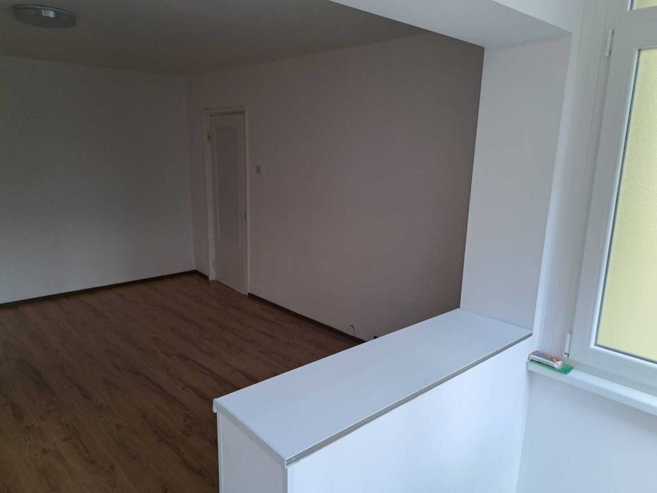 Inchiriez apartament 2 camere in Craiovita Noua.
