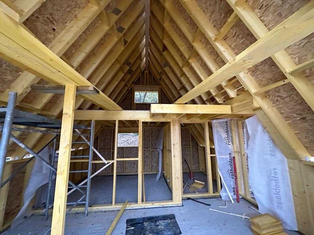 Cabana stil A-Frame din structura de lemn