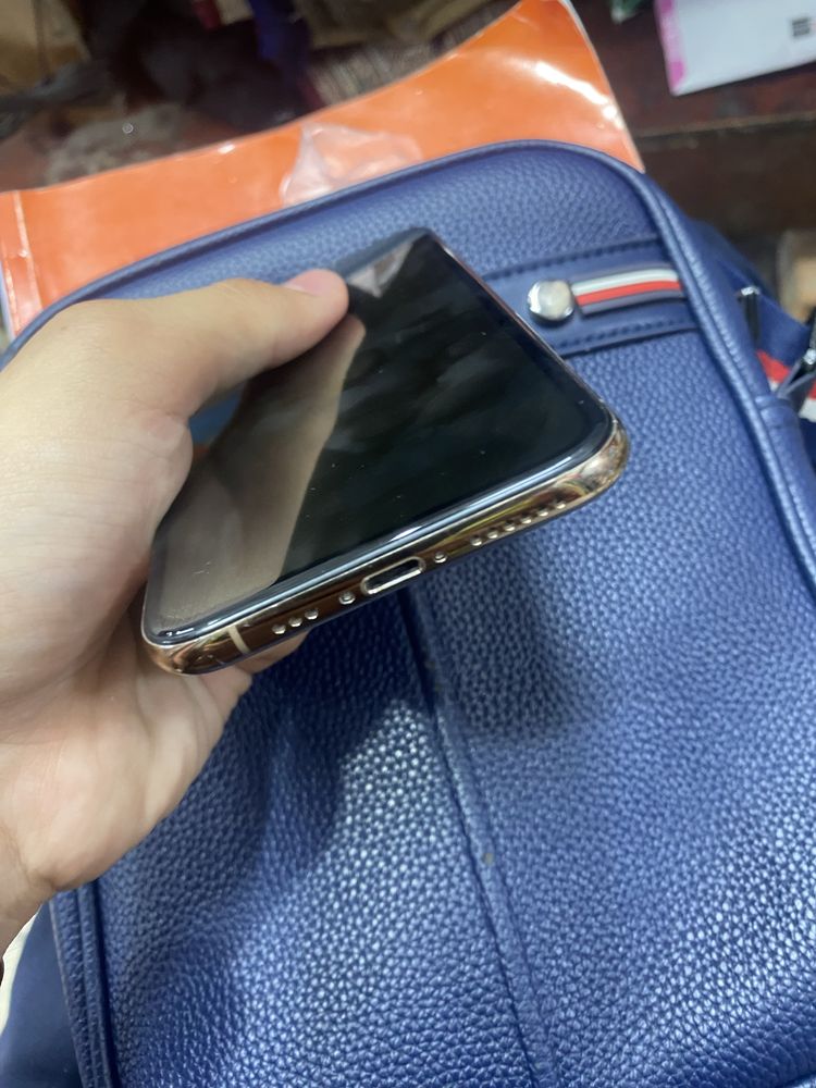 Iphone xs gold true tone