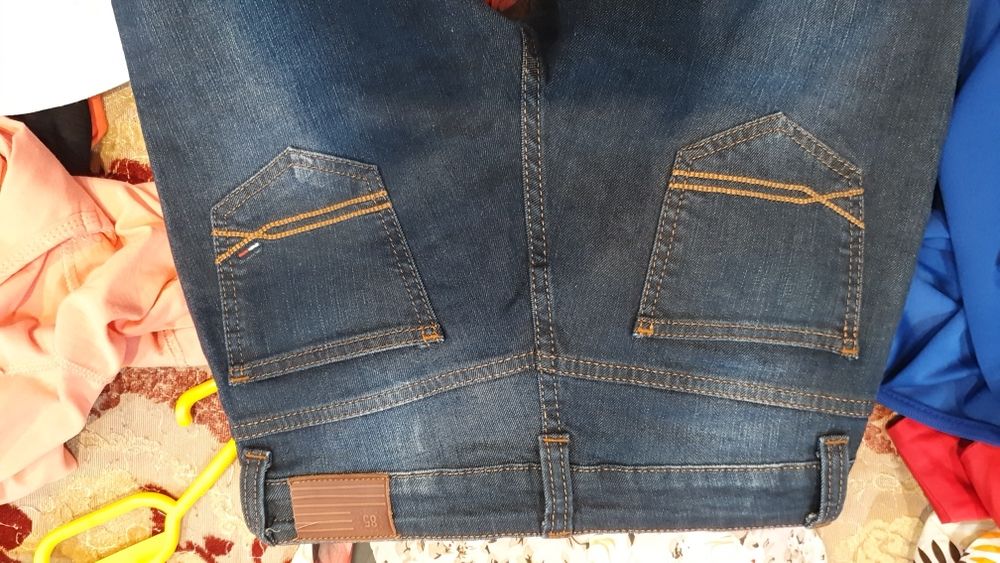 Blugi Tommy Hilfiger+bluza H&M, ambele la doar 45 lei