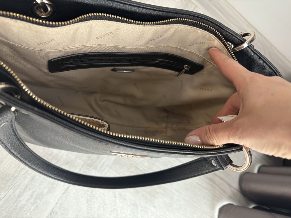Дамска чанта Guess