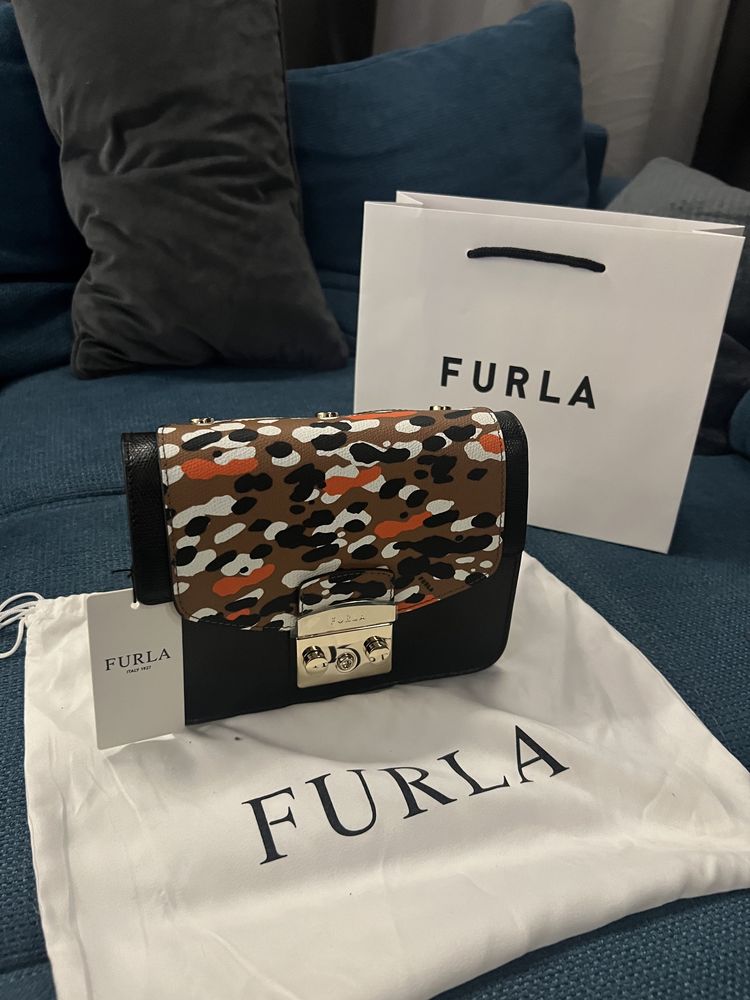 Furla Metropolis Crossbody.С всички етикети,сертификат,сериен номер.