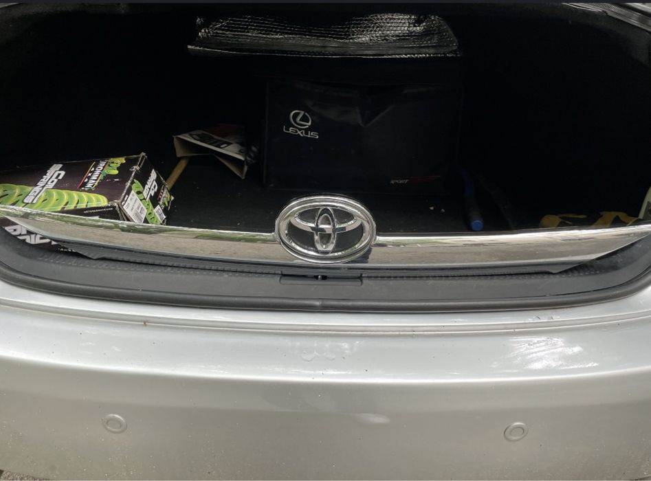 Молдинг задней крышки багажника camry 50
