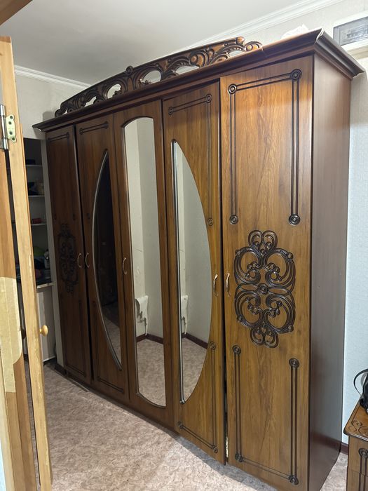 Продается Шкаф 5 дверный