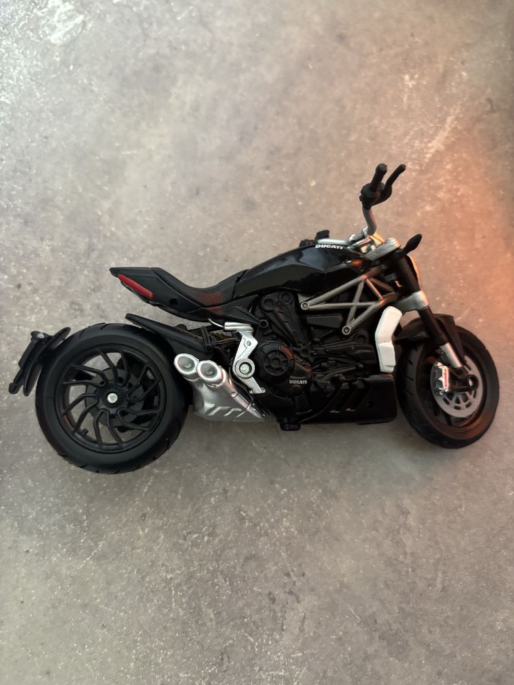 [ТОП] Ducati Diavel S 1200 Black 2016 Burago 1:18