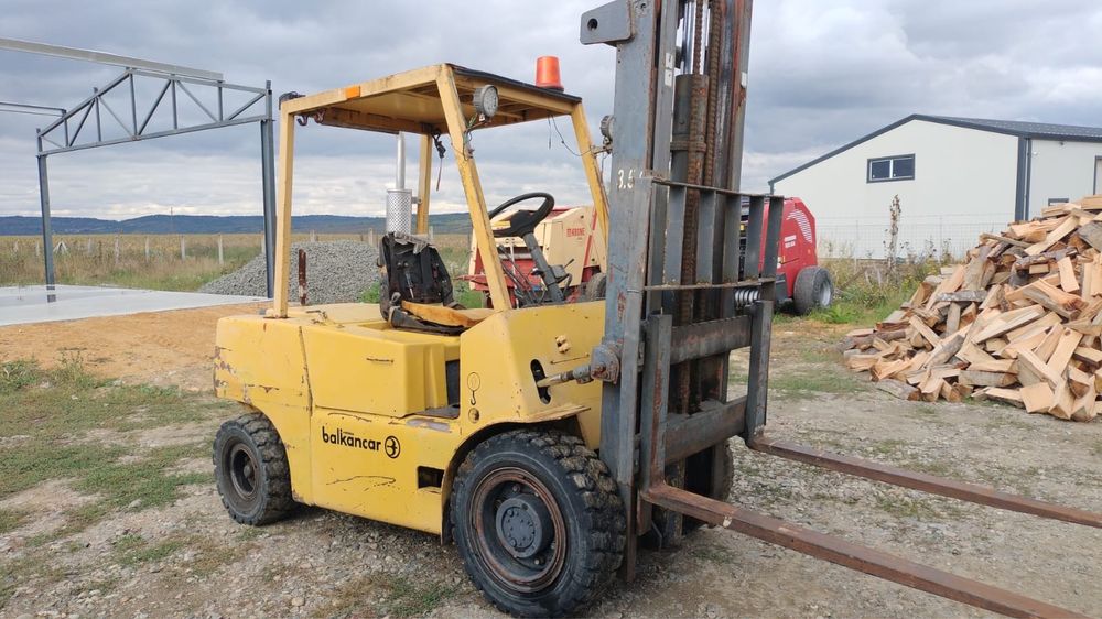 Vând motostivuitor Balkancar 3.5T!