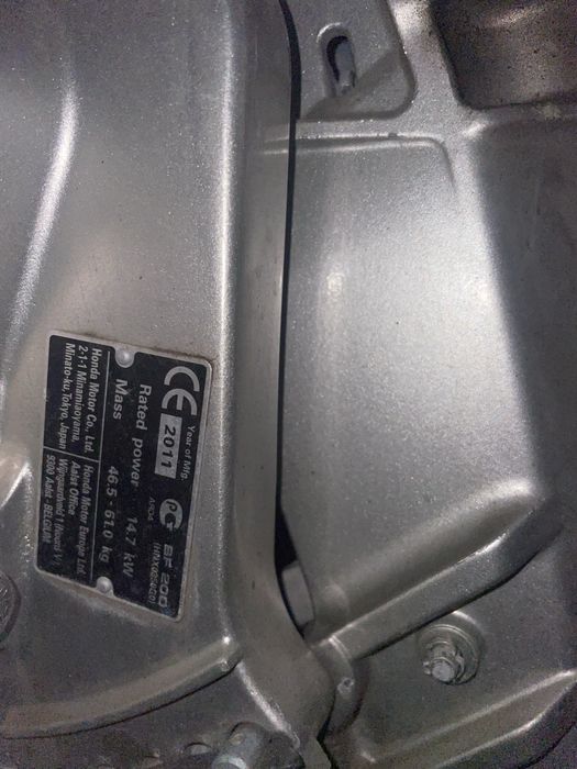 Продавам лодка marine с двигател сонар и колесар