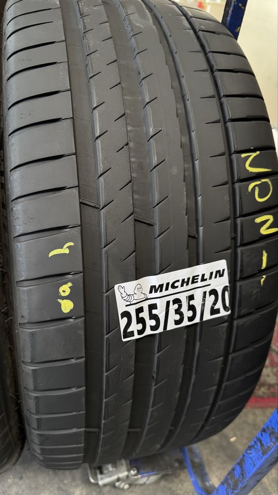 255/35/20 michelin