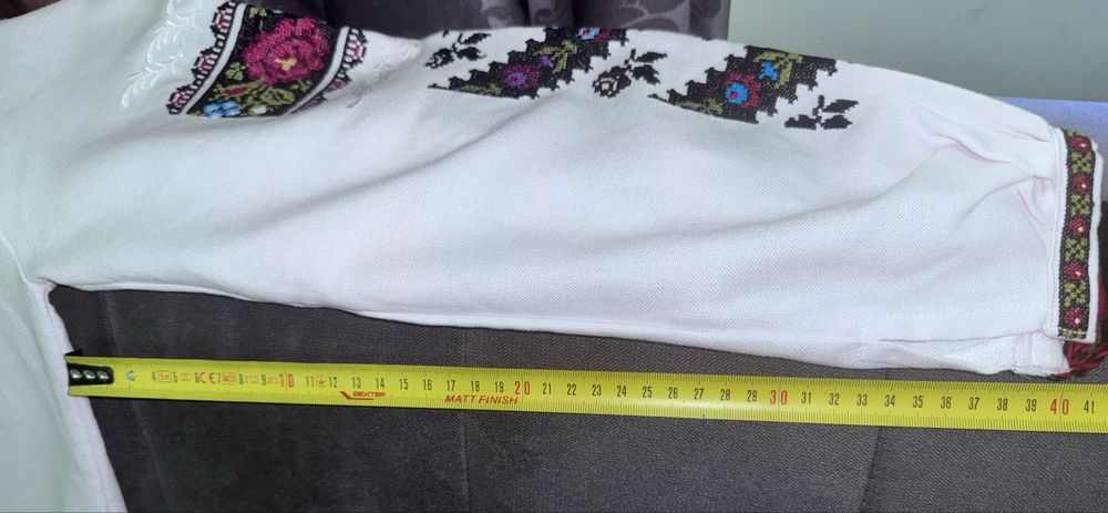 Ie costum popular foarte frumoasa