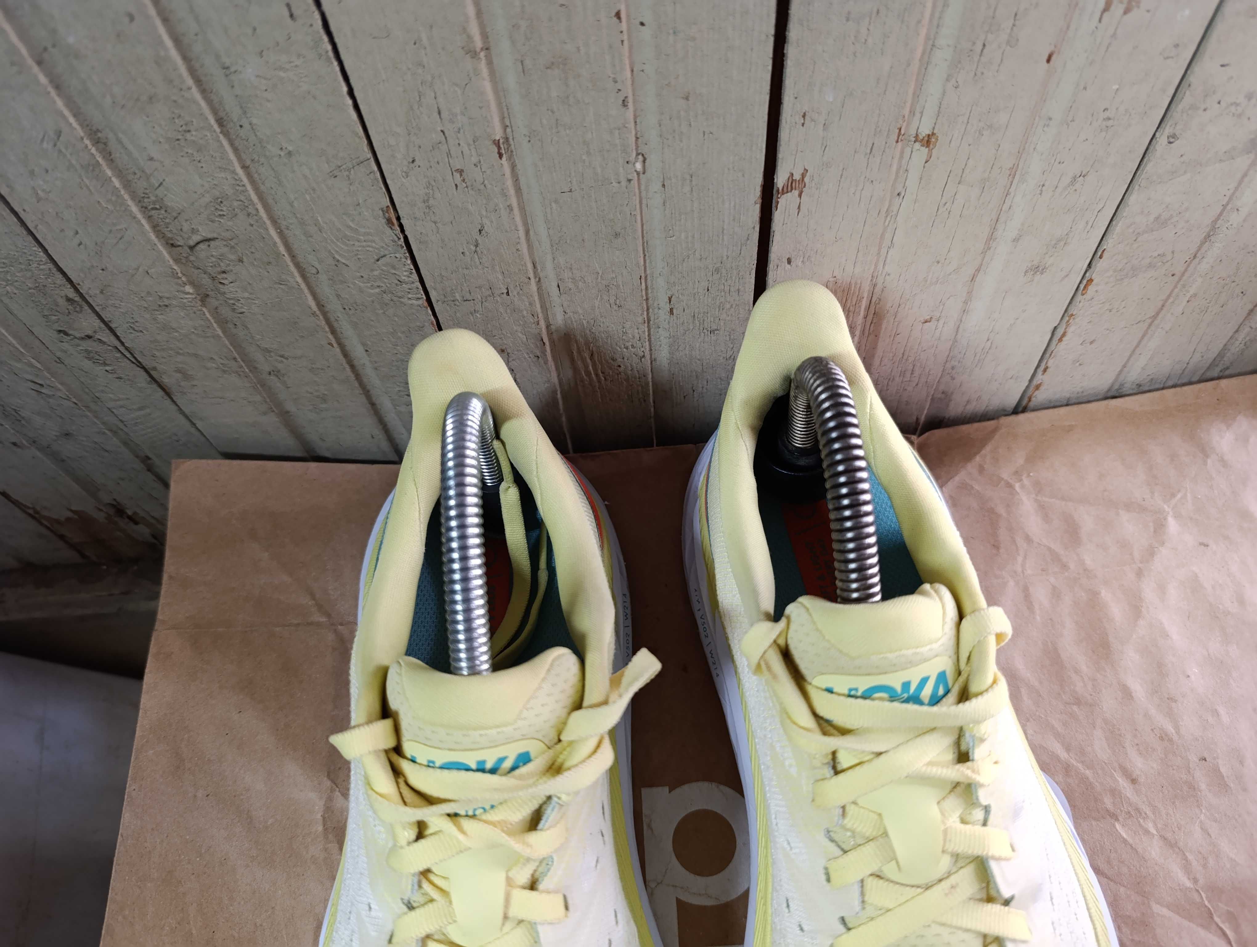 ''Hoka One One Clifton 8''оригинални маратонки 39 номер