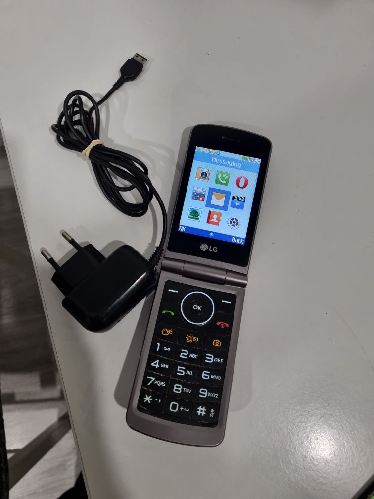 Telefon cu clapeta LG  - G351 cu display destul de generos